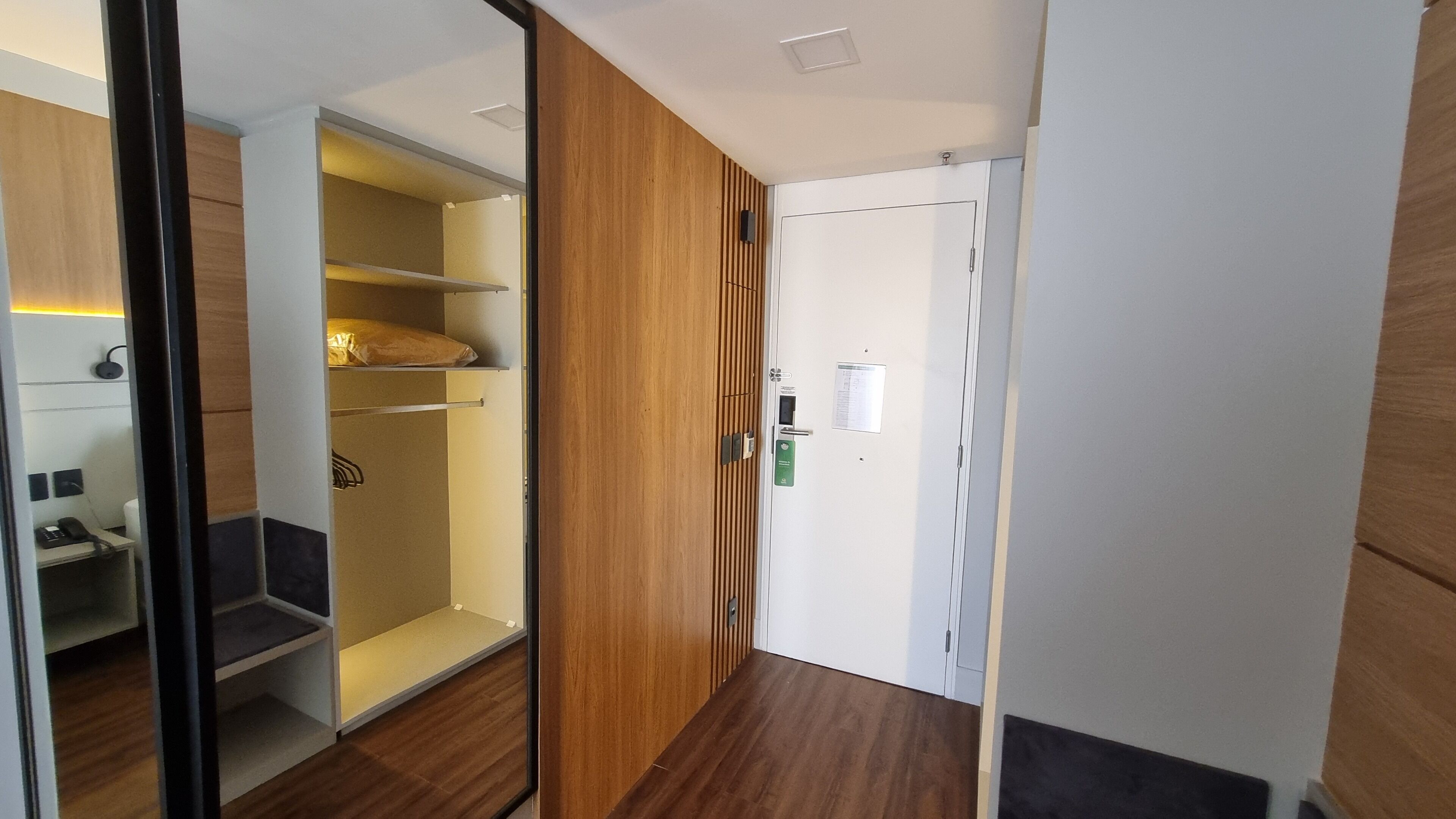 deluxe double room, 1 queen bed, accessible | 1 bedroom, minibar, in-room safe, blackout curtains