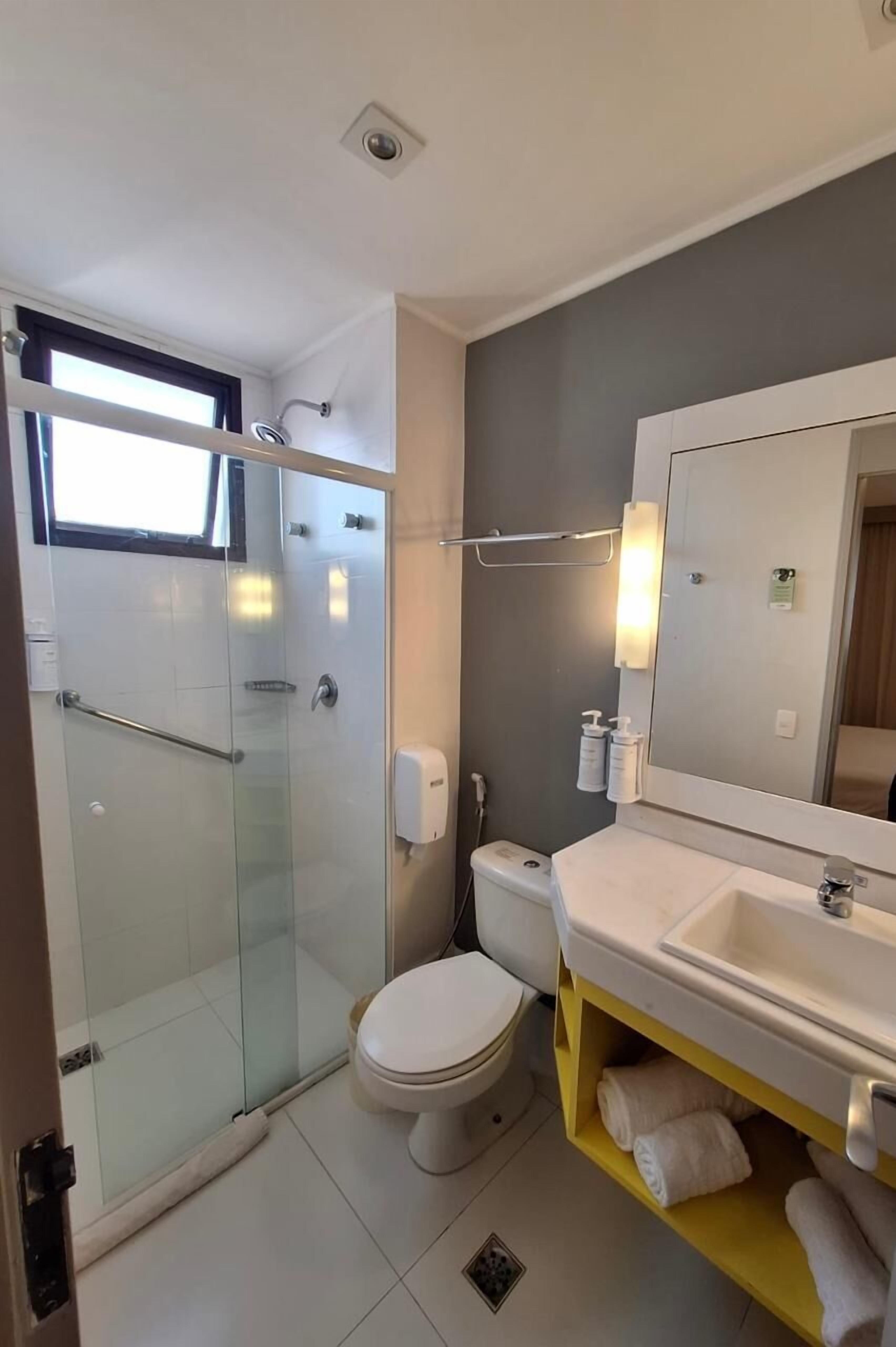 shower, rainfall showerhead, free toiletries, hair dryer