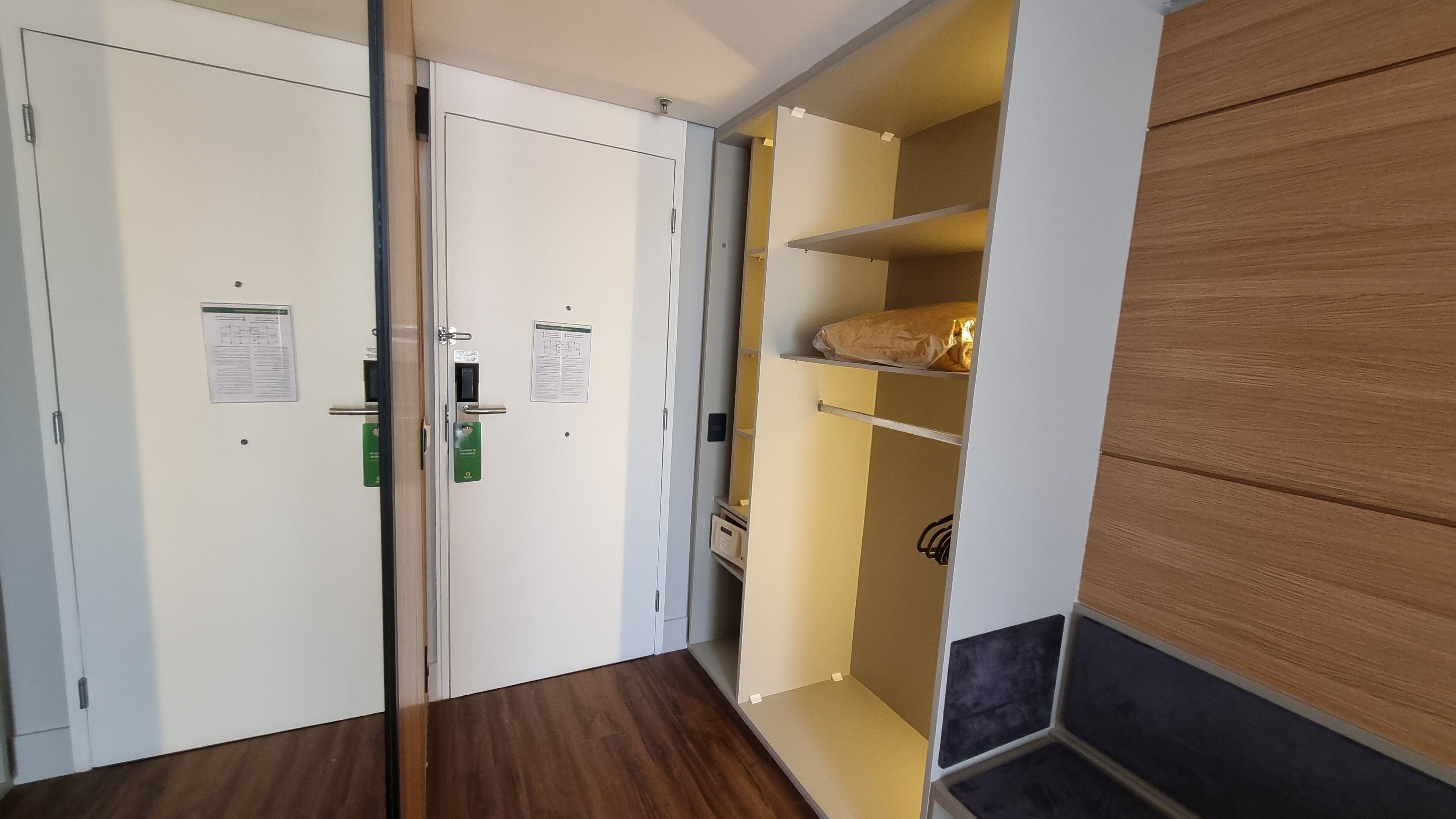 deluxe double room, 1 queen bed, accessible | 1 bedroom, minibar, in-room safe, blackout curtains