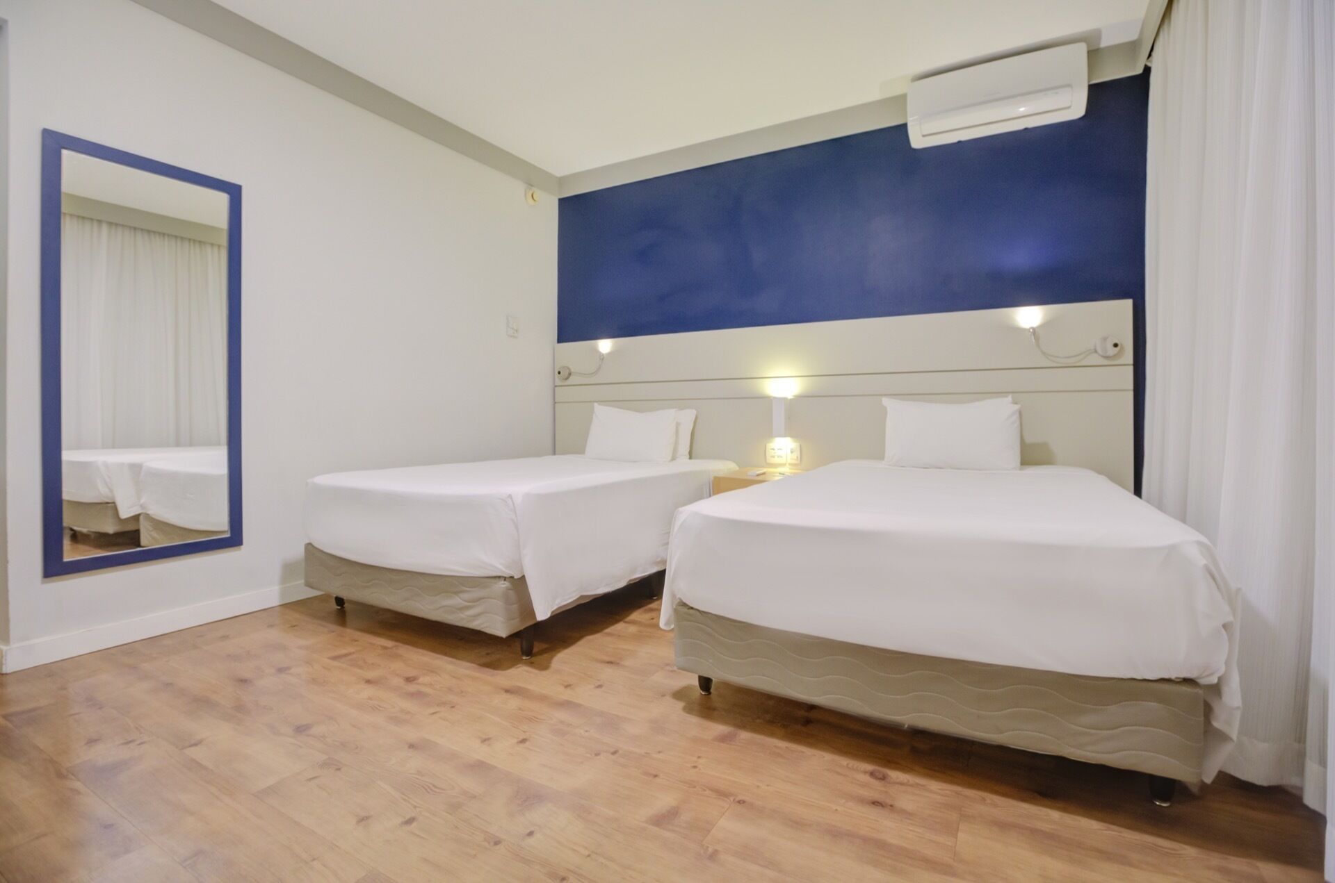 Superior Twin Room | Minibar, in-room safe, blackout drapes, soundproofing