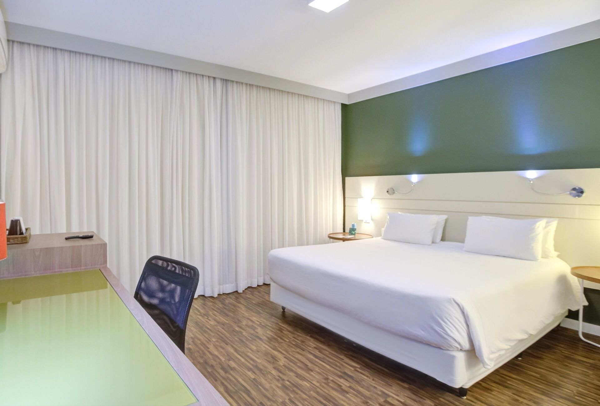 Deluxe Double Room | Minibar, in-room safe, blackout drapes, soundproofing