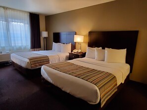 Room, 2 Queen Beds, Non Smoking | Desk, blackout drapes, iron/ironing board, free cribs/infant beds - Country Inn & Suites by Radisson, Bend, OR (Bend)