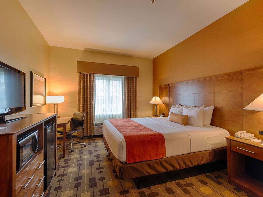 Pillowtop-patjalliset sängyt, työpöytä