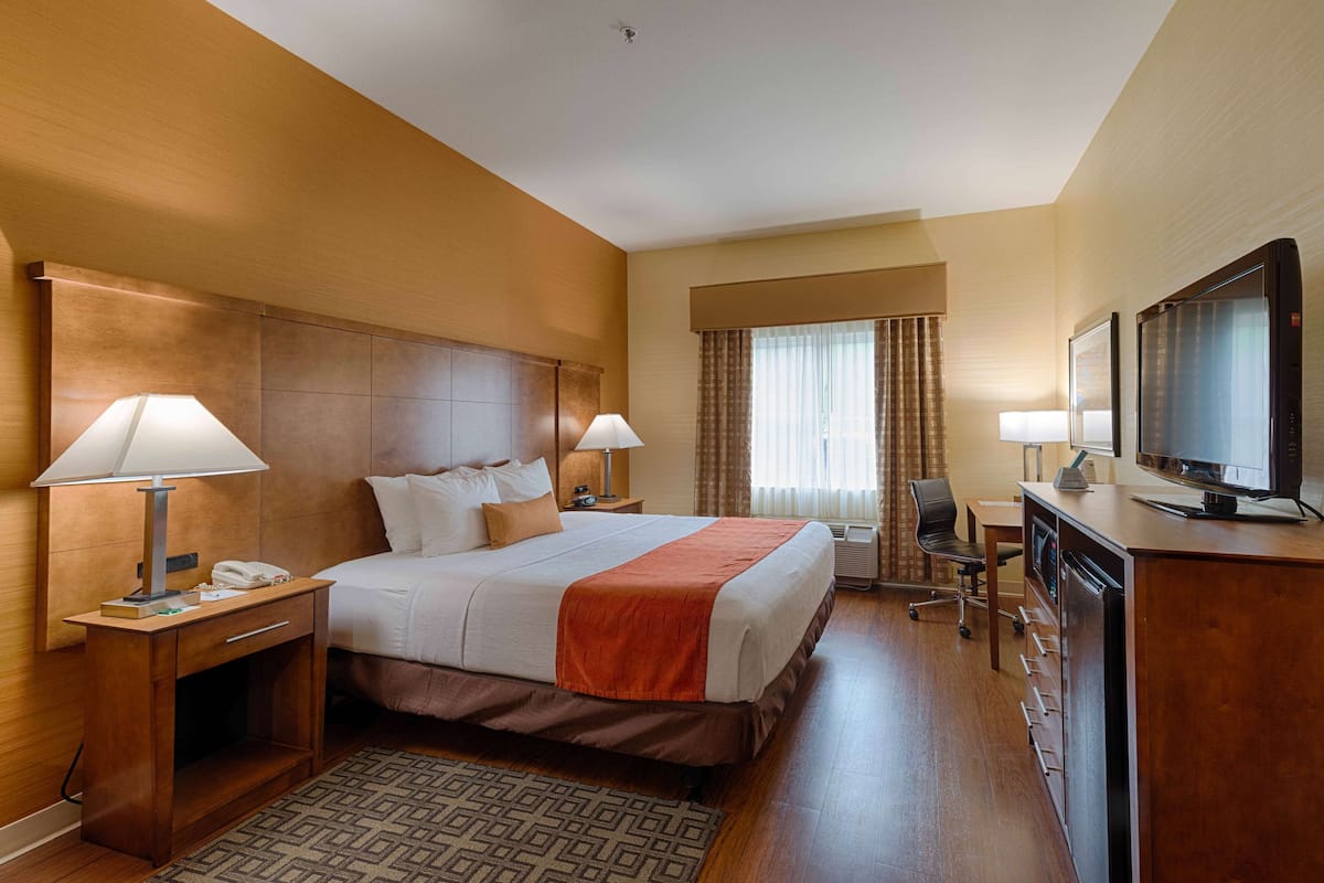 Pillowtop beds, desk, laptop workspace, blackout drapes