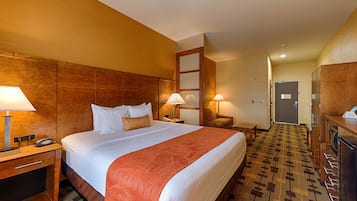 Pillowtop-bedden, een bureau, een laptopwerkplek