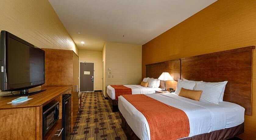 Pillowtop beds, desk, laptop workspace, blackout drapes