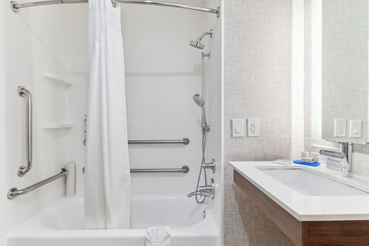 Standard Room, 2 Queen Beds, Accessible Bathtub (Accessible Tub) | 1 bedroom, in-room safe, desk, blackout drapes