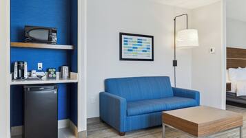 Phòng Tiêu chuẩn, 1 giường cỡ king | Két bảo mật tại phòng, bàn, màn/rèm cản sáng, bàn ủi/dụng cụ ủi quần áo