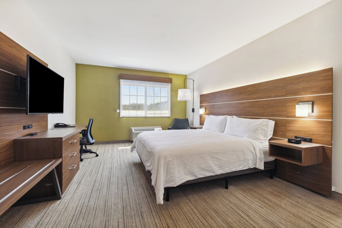 1 bedroom, in-room safe, desk, blackout drapes