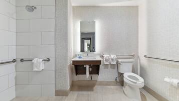 Separate bathtub and shower, free toiletries, hair dryer, towels