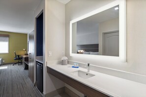 Standard-huone, 2 keskisuurta parisänkyä | Huoneen varustelu