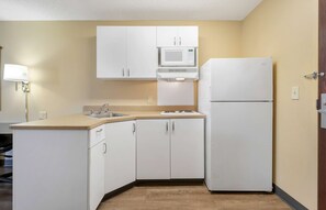 Studio, 2 Double Beds, Non Smoking | Private kitchen