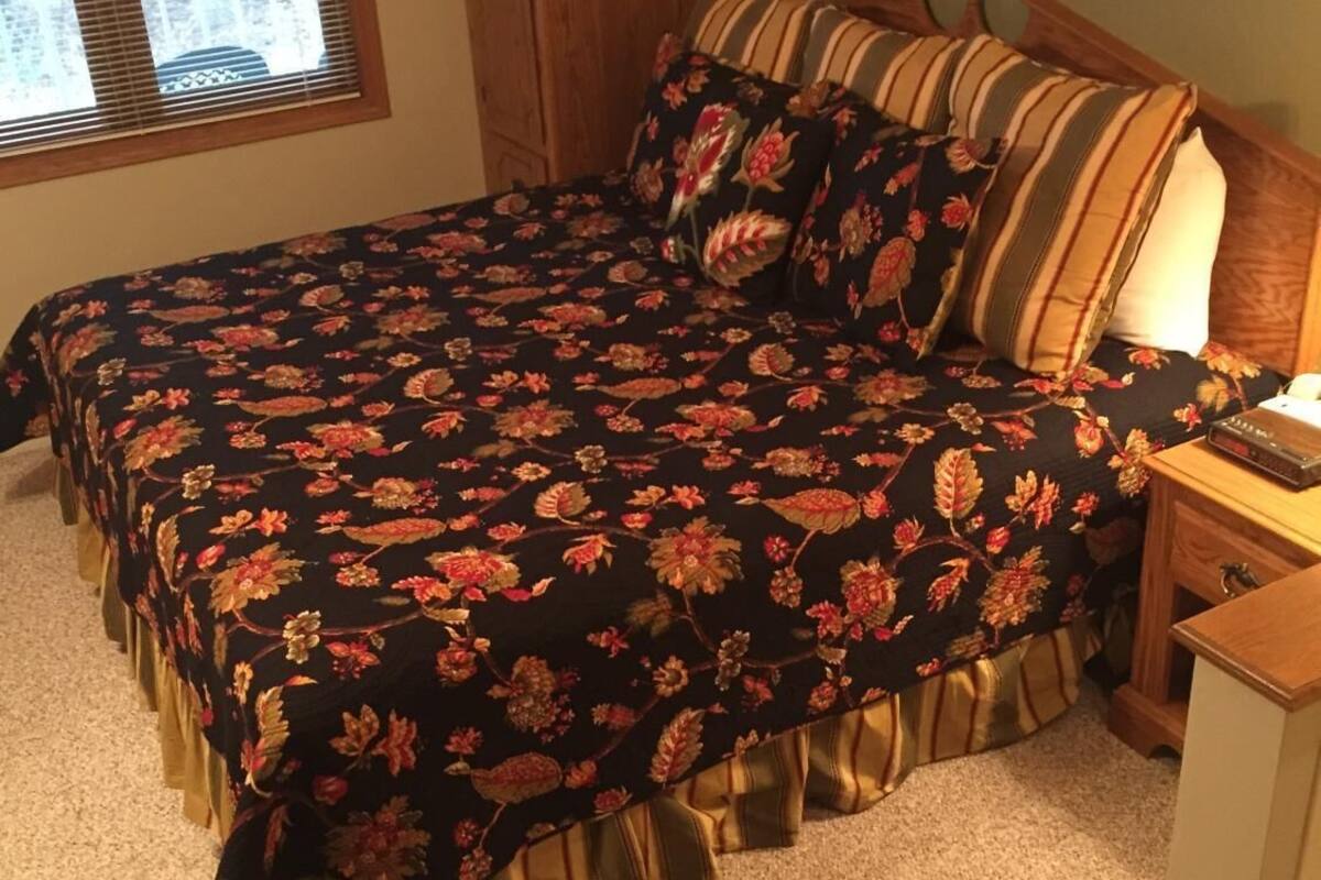 suite, 2 bedrooms (2 bathrooms) | iron/ironing board, cots/infant beds, free wifi, bed sheets