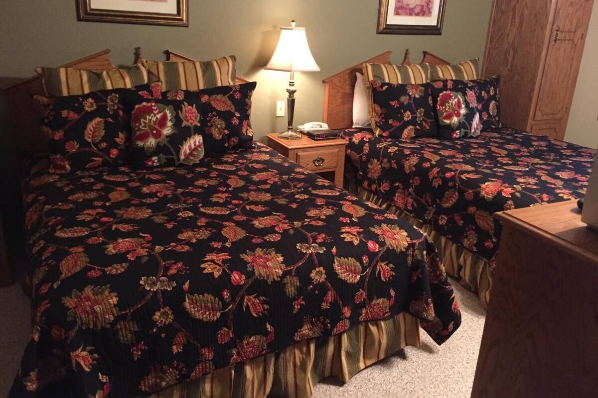 suite, 2 bedrooms (2 bathrooms) | iron/ironing board, cots/infant beds, free wifi, bed sheets