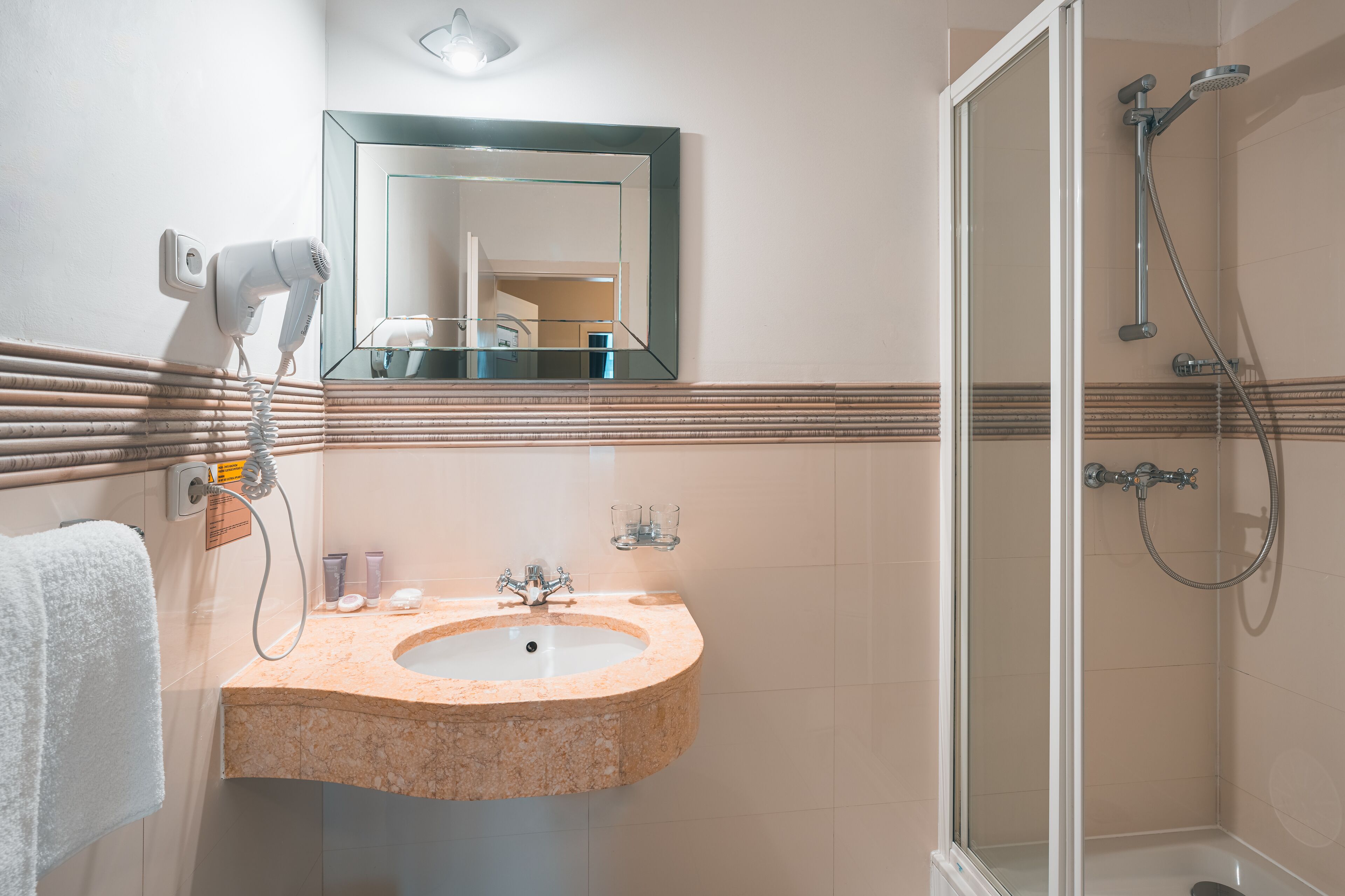 standard double or twin room | bathroom | free toiletries, hair dryer, towels