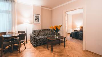 Apartment, 1 King Bed with Sofa bed | Hypo-allergenic bedding, minibar, in-room safe, desk