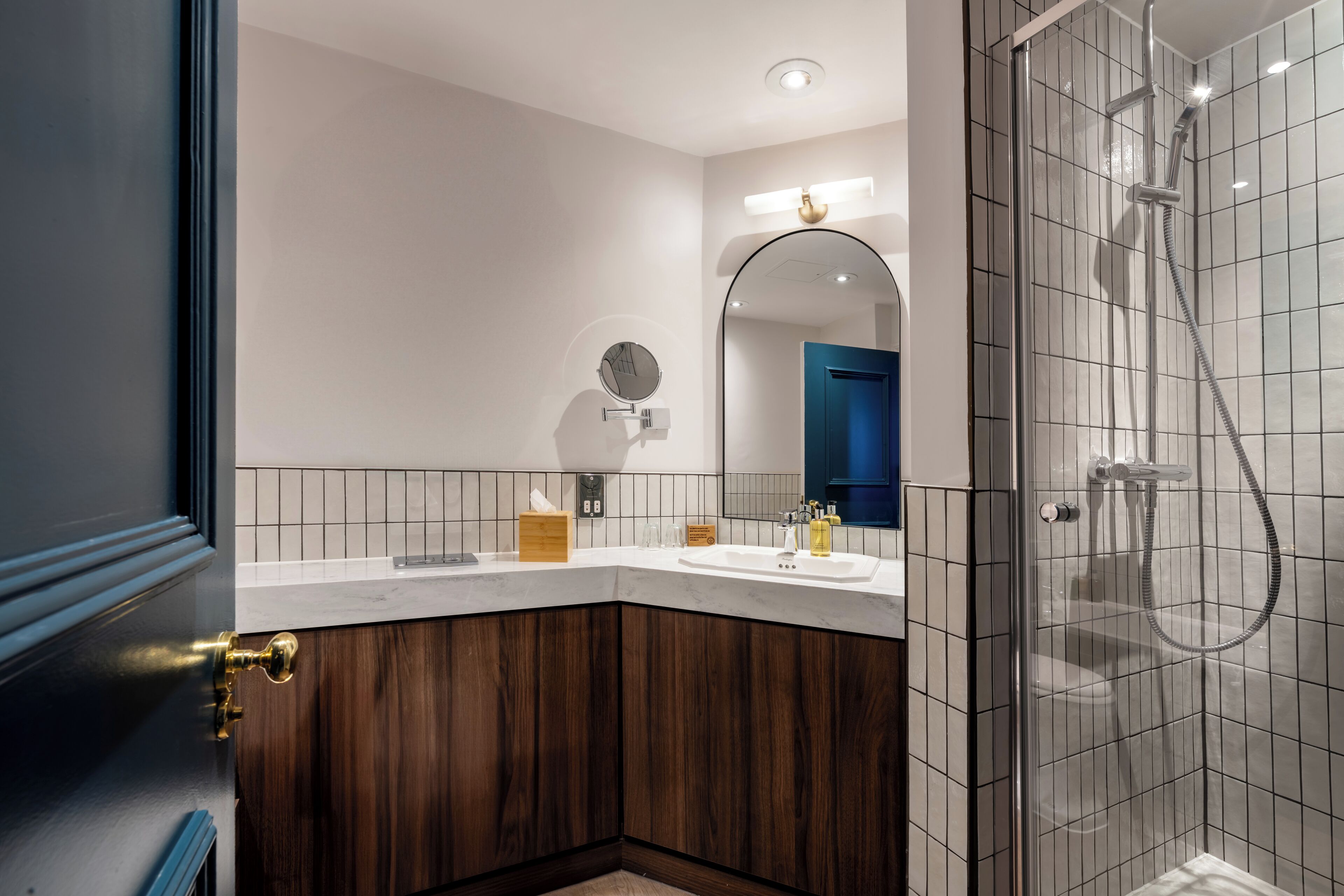 deluxe superior king size | bathroom | eco-friendly toiletries, hair dryer, towels, shampoo