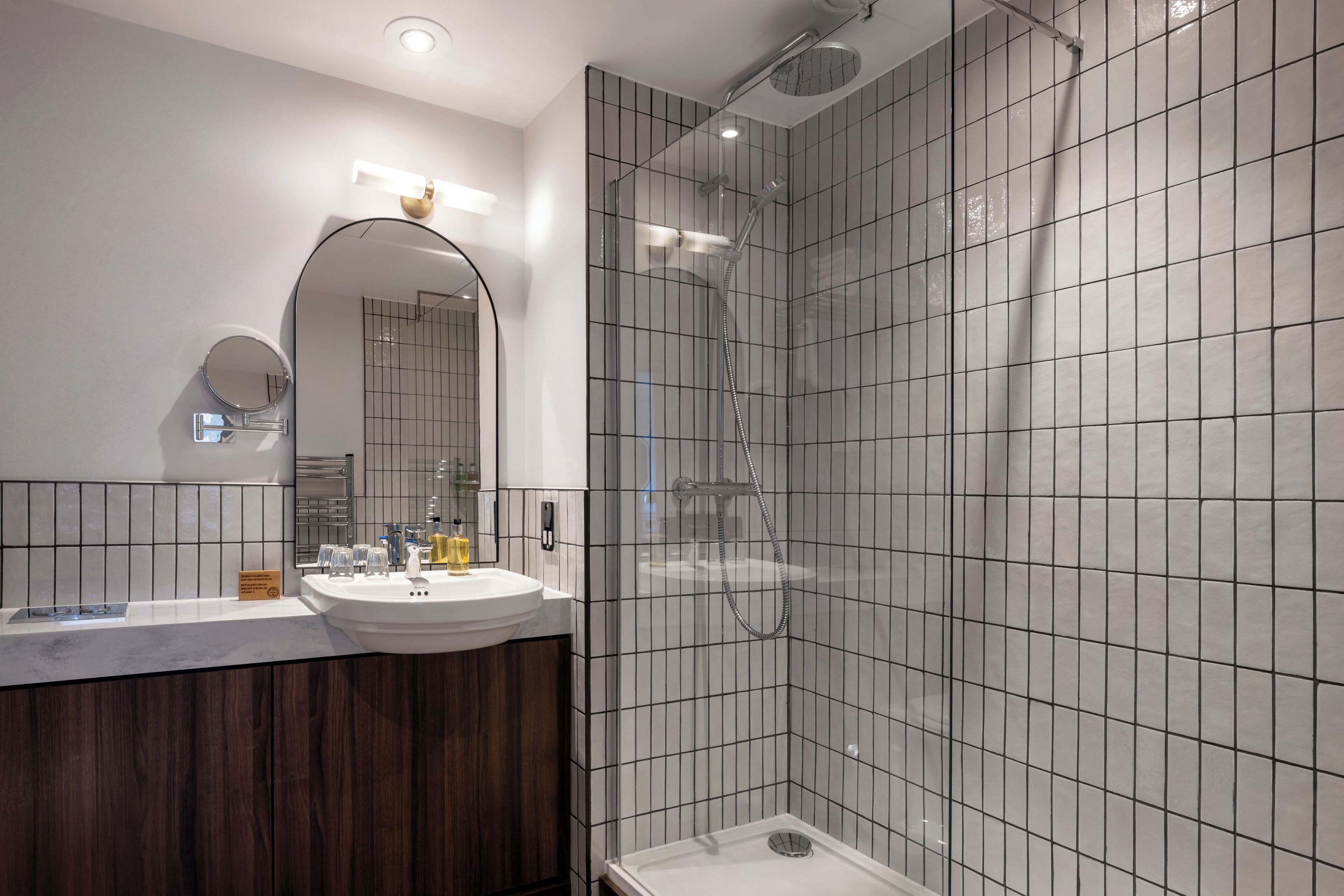 deluxe king size | bathroom | eco-friendly toiletries, hair dryer, towels, shampoo