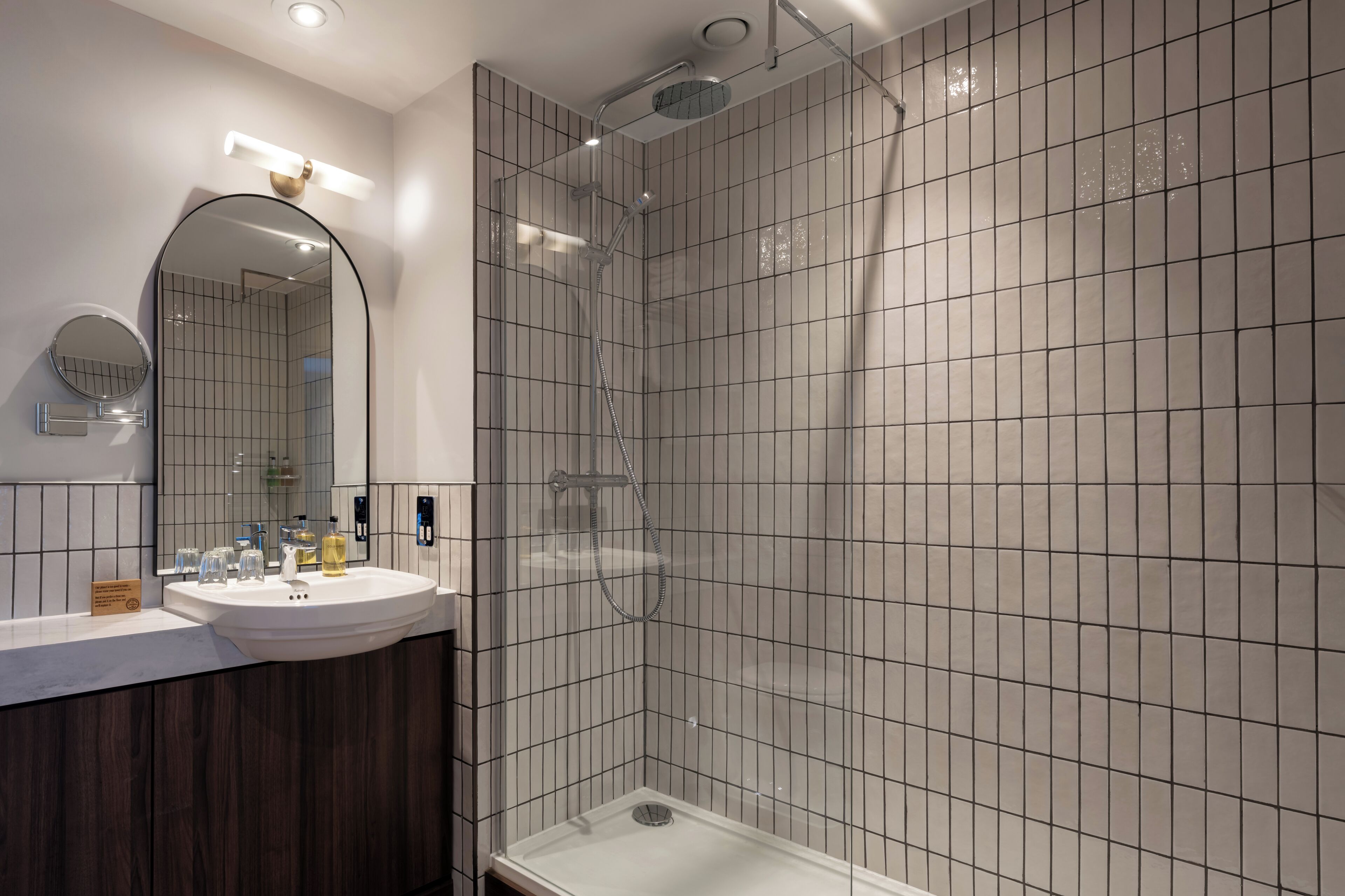 deluxe superior king size | bathroom | eco-friendly toiletries, hair dryer, towels, shampoo