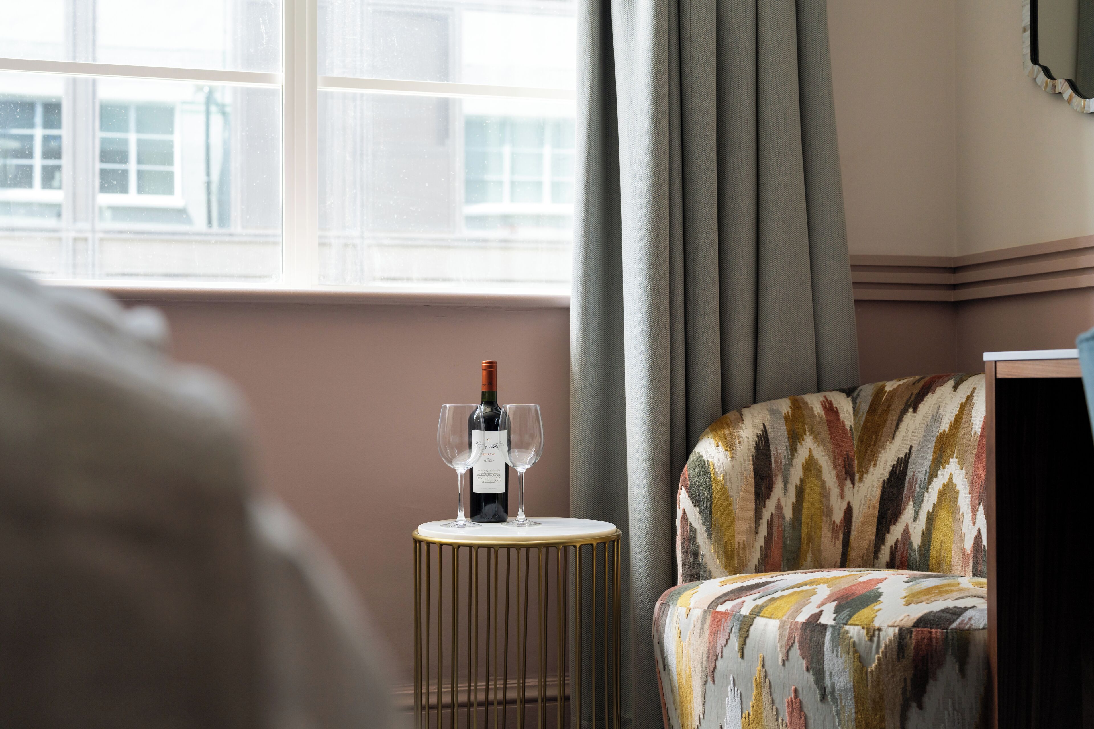 deluxe king size | 1 bedroom, hypo-allergenic bedding, in-room safe, desk