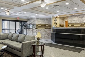Lobby - Best Western Plus New England Inn & Suites (Berlin)