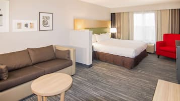 Hypo-allergenic bedding, in-room safe, desk, blackout drapes