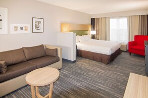 Hypo-allergenic bedding, in-room safe, desk, blackout drapes