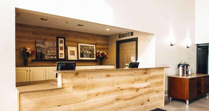 Country Inn & Suites by Radisson, Stockton, IL