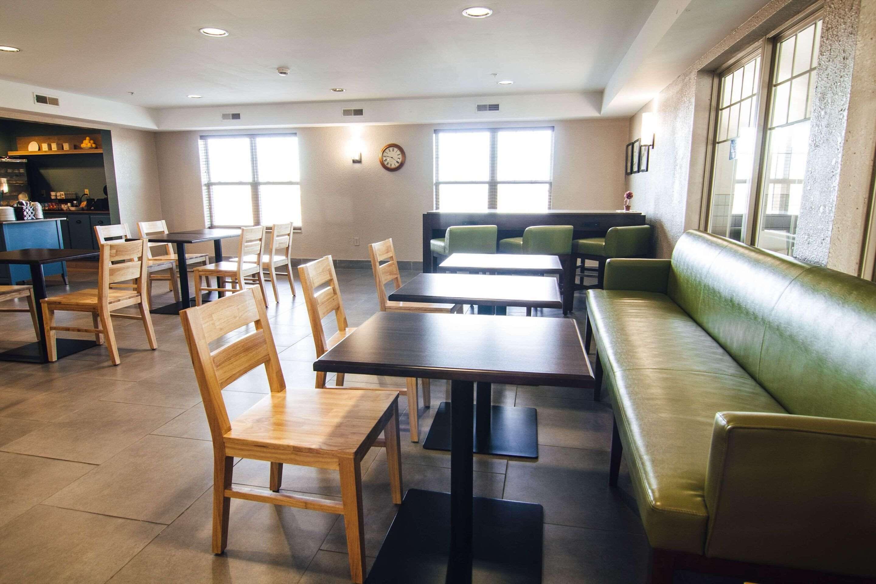 free daily self-service breakfast