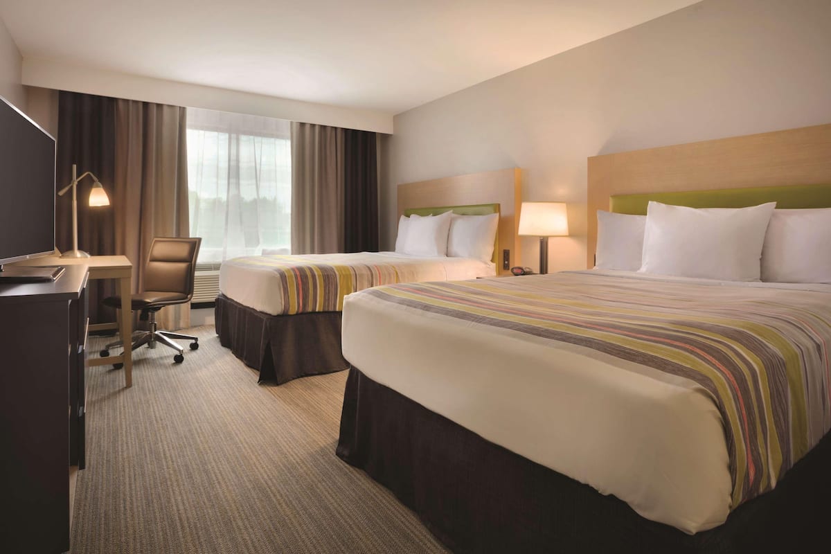 Hypo-allergenic bedding available, in-room safe, desk, blackout drapes