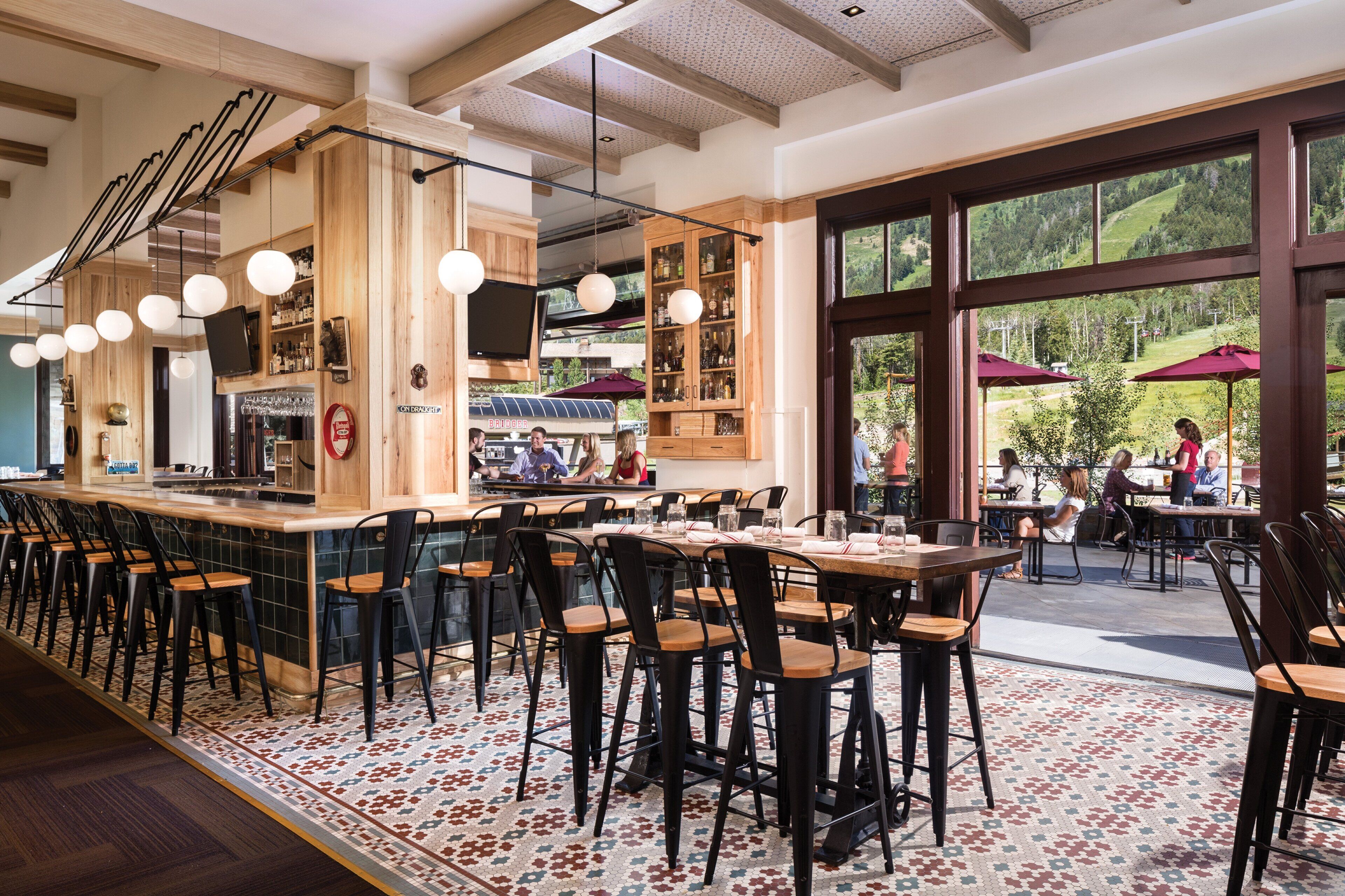 2 restaurants, breakfast, lunch, dinner served; american cuisine