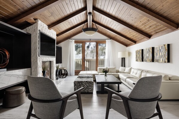 Penthouse, 3 Bedrooms, Non Smoking (The Lupine Residence 3 King) | Living area