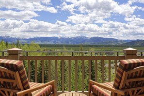 Room, 3 Bedrooms, Non Smoking, Valley View (Residence Valley View 2 King 2 Double) | Balcony view