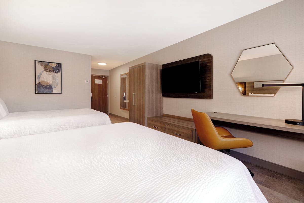 Premium bedding, in-room safe, desk, laptop workspace