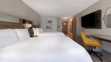Luxe beddengoed, een kluis op de kamer, een bureau, een laptopwerkplek