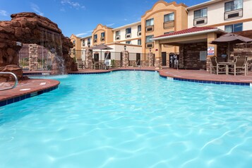 Outdoor pool, pool loungers