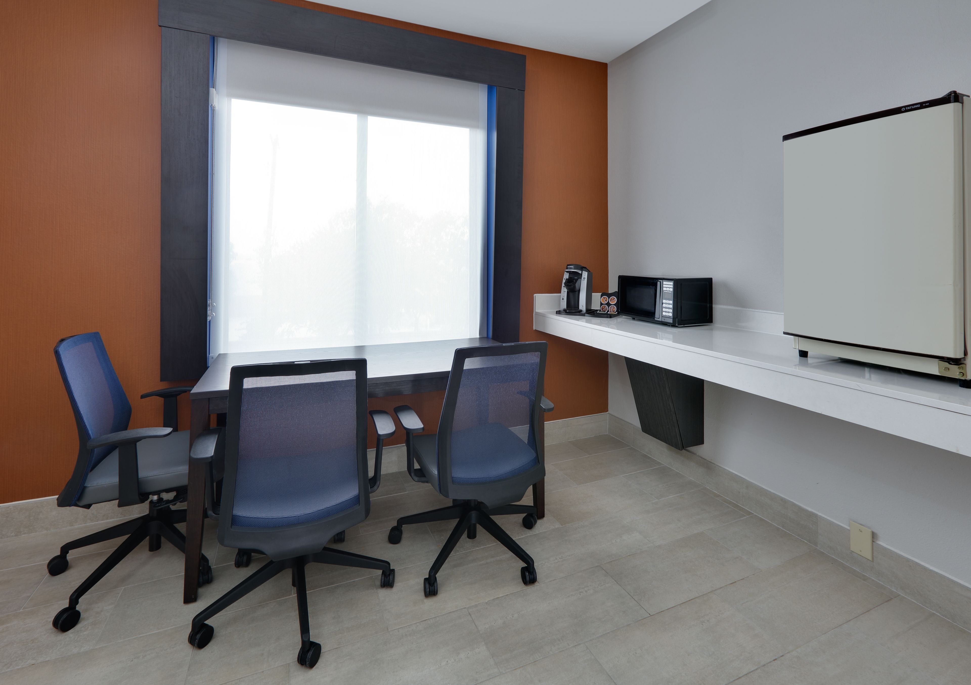 suite, 1 bedroom (1 room with living area) | 1 bedroom, in-room safe, desk, laptop workspace