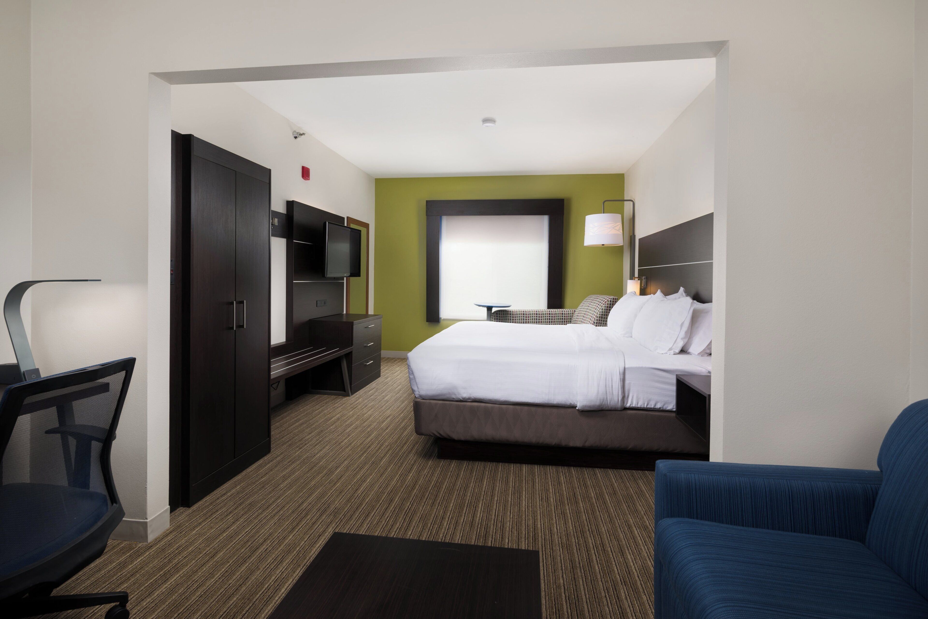 Standard Room, 1 King Bed with Sofa bed | In-room safe, desk, blackout curtains, iron/ironing board