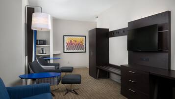 Suite, 1 King Bed with Sofa bed | Room amenity