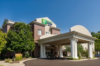 Holiday Inn Express Hotel & Suites Independence-Kansas City by I