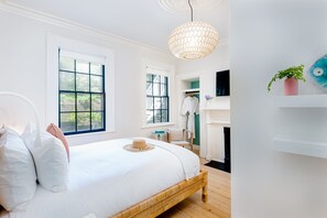 Frette Italian sheets, premium bedding, iron/ironing board, free WiFi