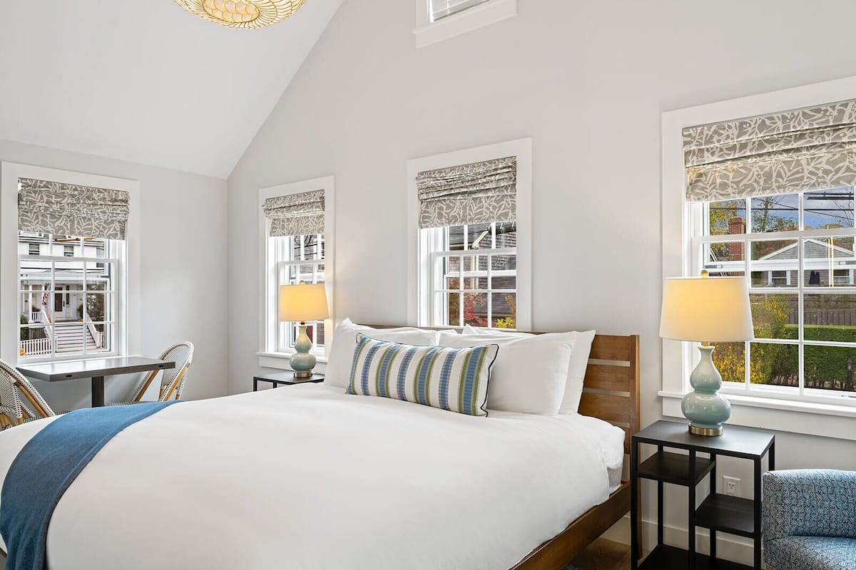 Regatta King | 1 bedroom, Frette Italian sheets, premium bedding, iron/ironing board