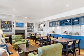 Free daily continental breakfast