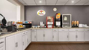 Tägliches inbegriffenes Frühstück zum Mitnehmen