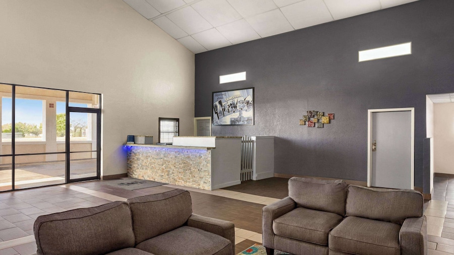 Super 8 by Wyndham Gainesville TX