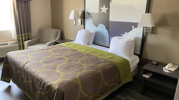 Cofres nos quartos, escrivaninha, camas extras/dobráveis (sobretaxa)