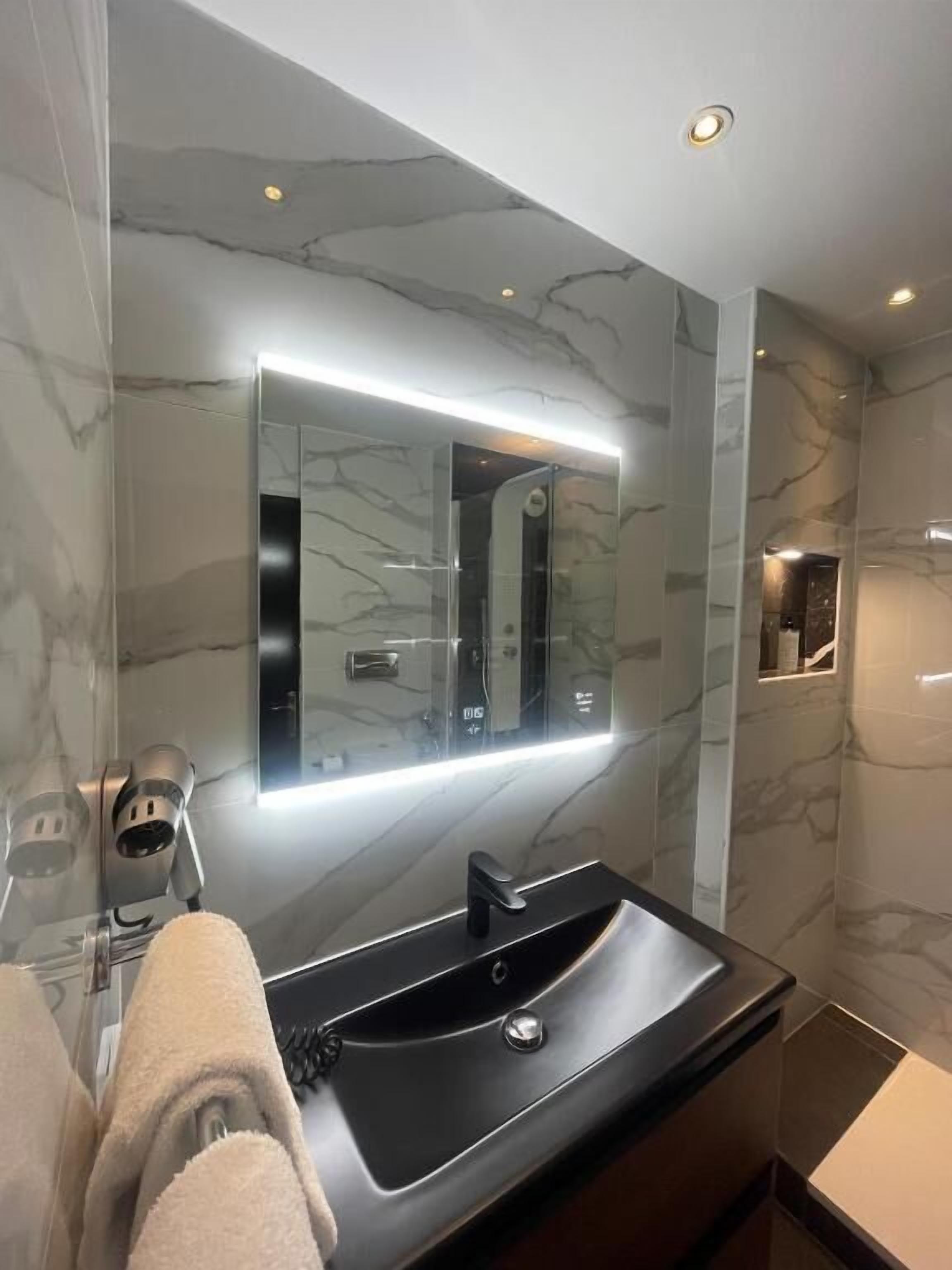 bathtub, free toiletries, hair dryer, towels