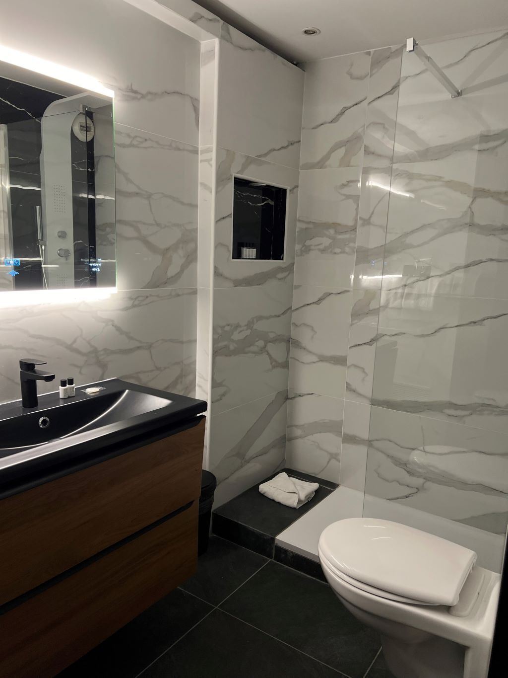 bathtub, free toiletries, hair dryer, towels