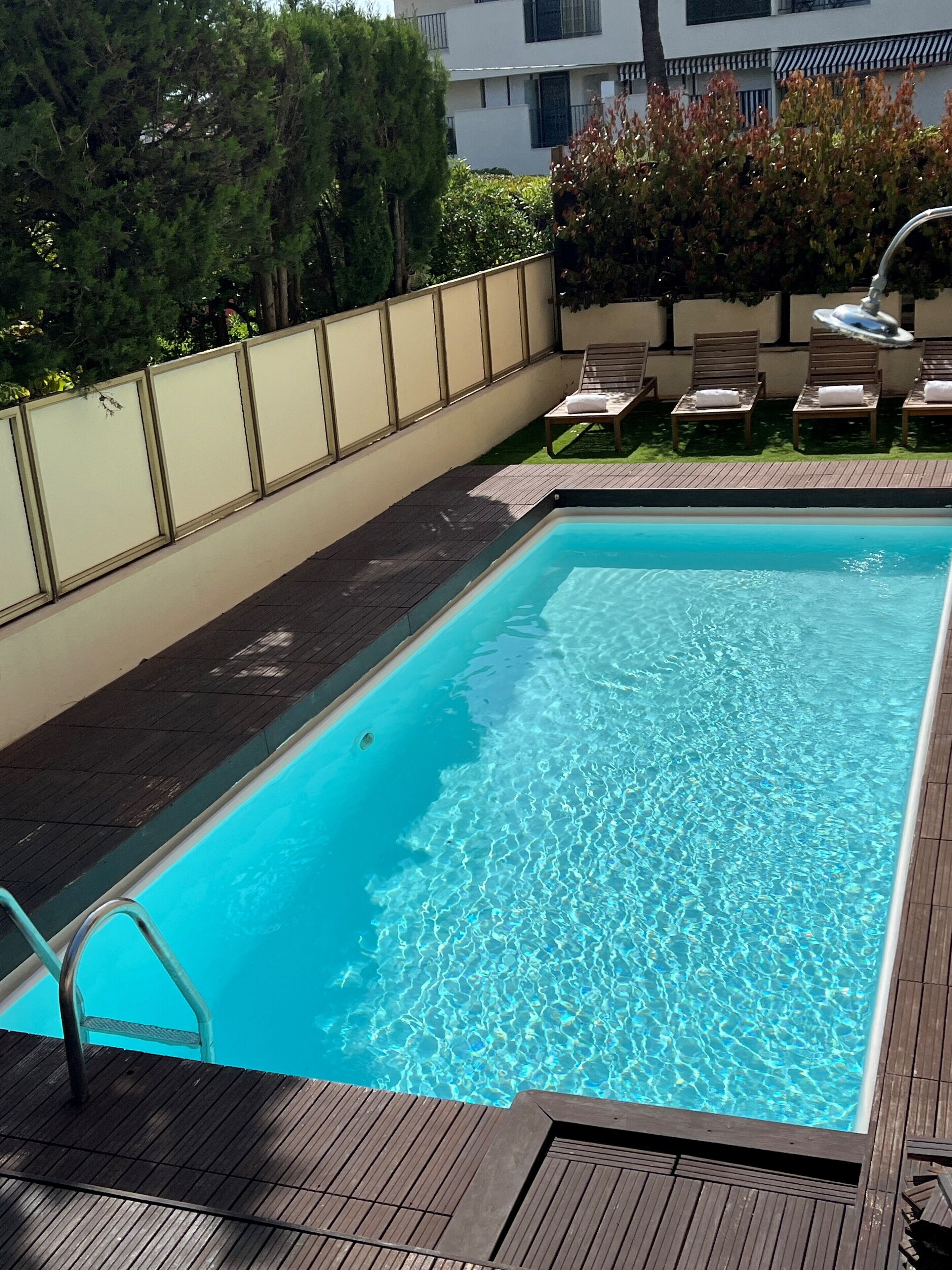 outdoor pool, open 9:00 am to 8:00 pm, pool loungers