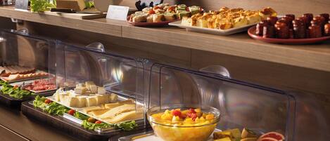 Frokostbuffé hver dag (EUR 17 per person)